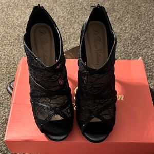 De Blossom Collection high heel studded lace and studded shoes, size 10